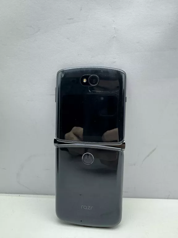 MOTOROLA RAZR 5G 8 GB / 256 GB CZARNY