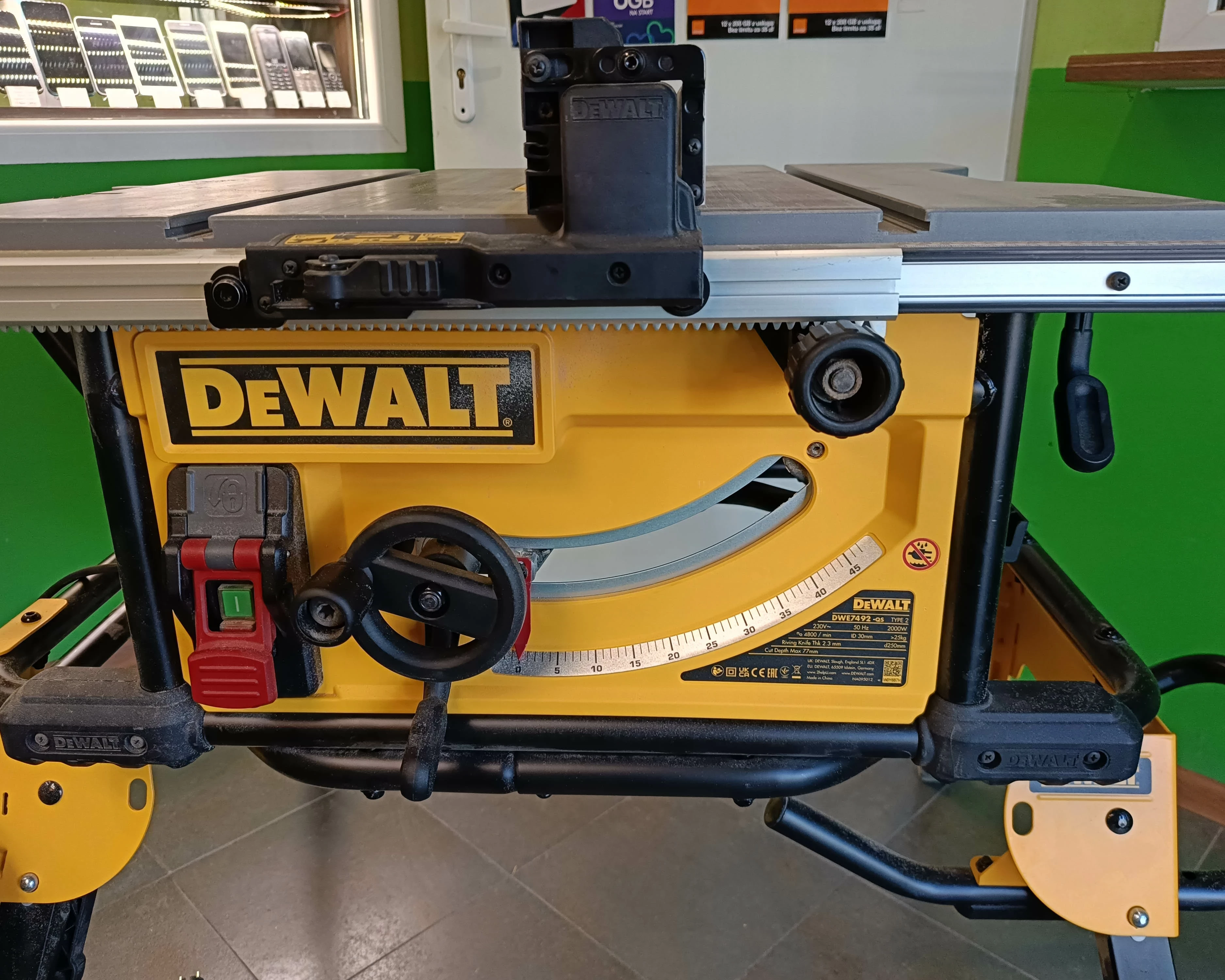 pila-stolowa-dewalt-dwe7492-2000w-stojak-dwe74911-srednica-otworu-pily-30