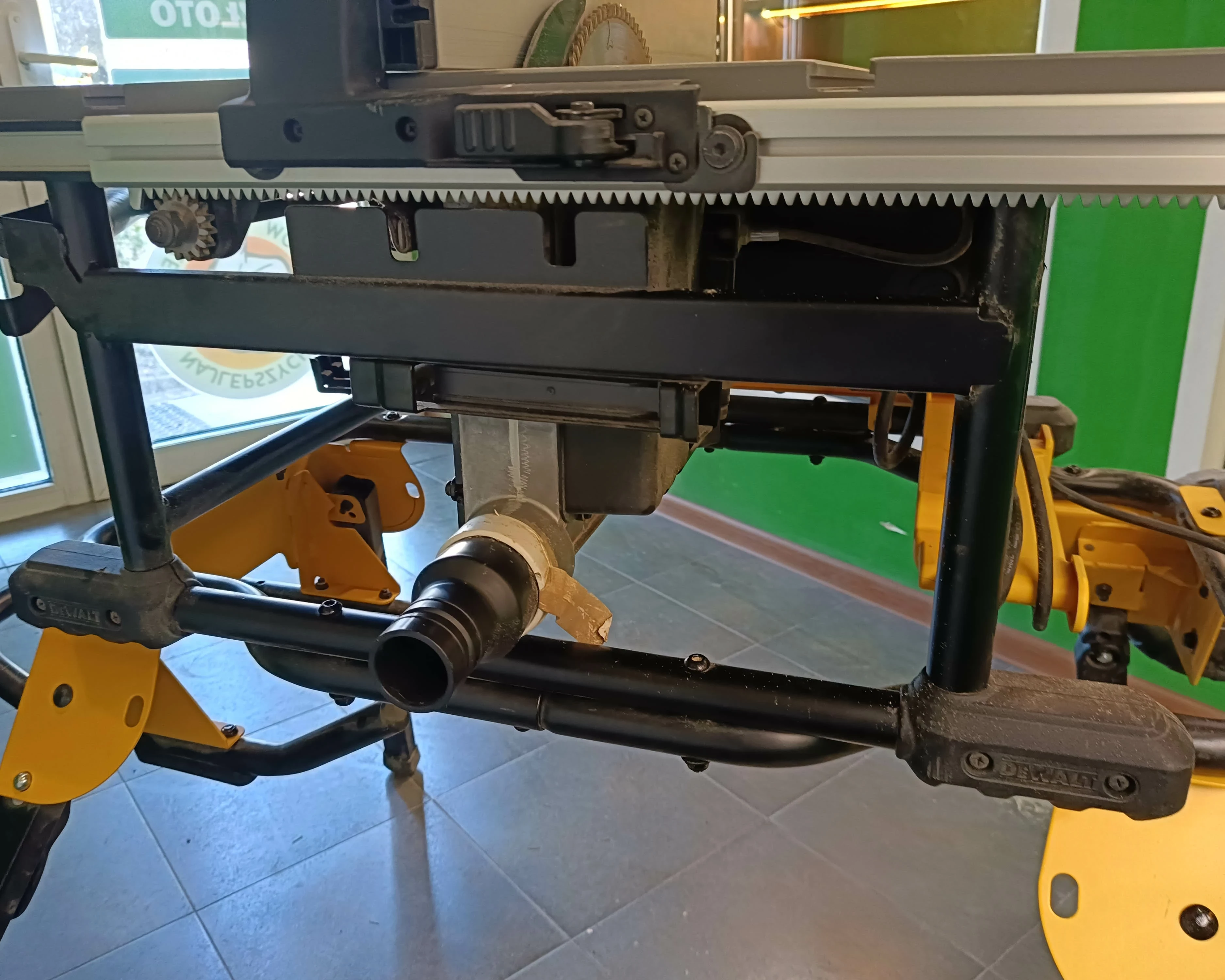 pila-stolowa-dewalt-dwe7492-2000w-stojak-dwe74911-stan-uzywany