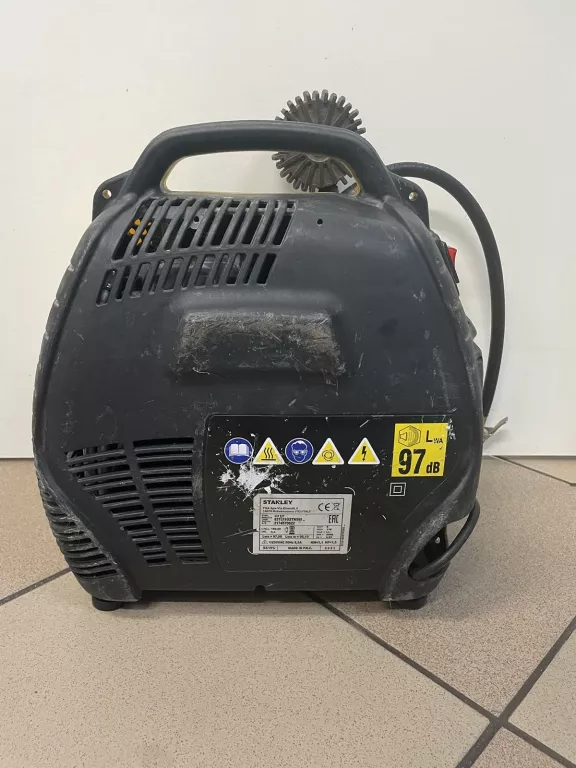 KOMPRESOR STANLEY 1,5 HP 8 BAR