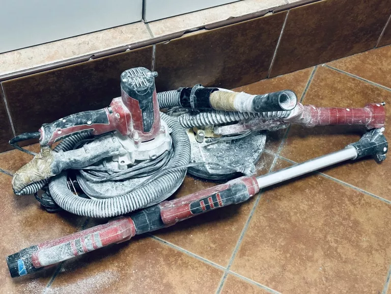 matrix-dws-780-szlifierka-do-gipsu-gladzi-zyrafa-szlfierka-do-sc-jednosci-narodowej-45-sj-wroclaw