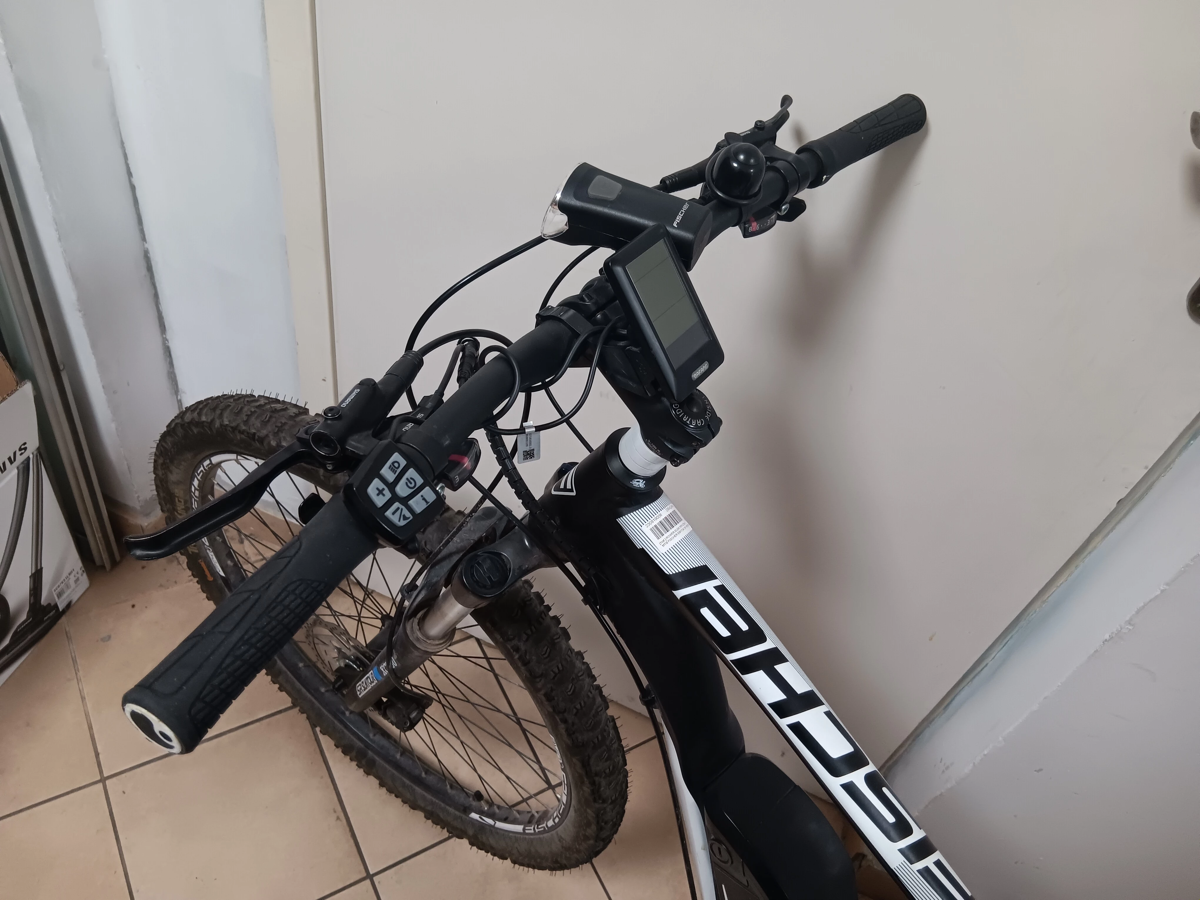 rower-elektryczny-mtb-fischer-em1724-29-material-ramy-aluminium