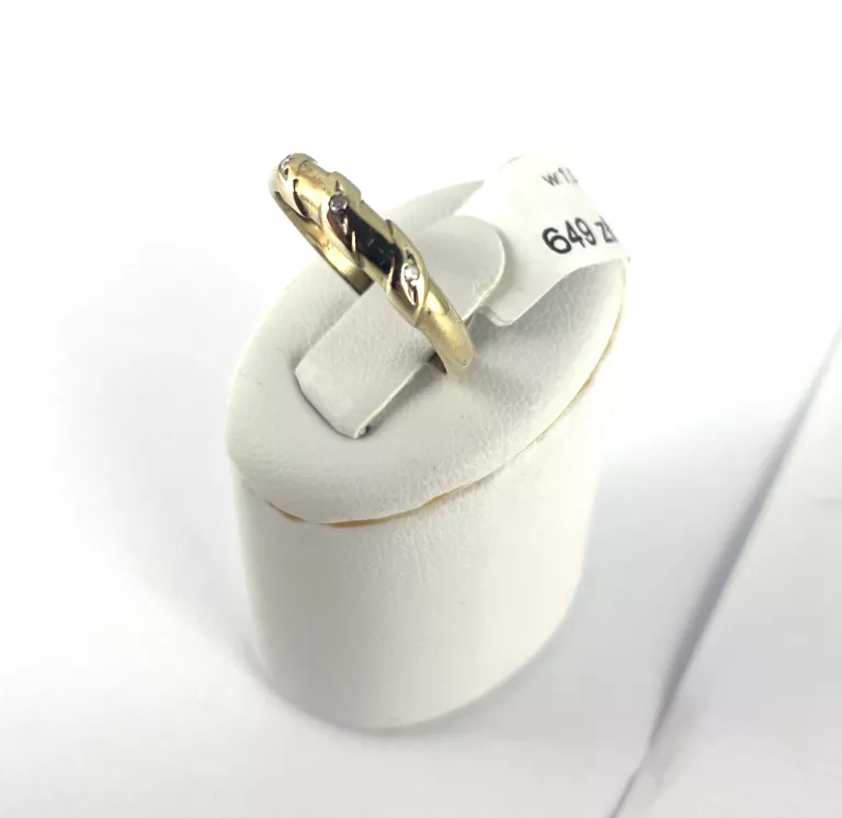 ZŁOTY PIERŚCIONEK 1,43G 333 DIAMENTY CERTYFIKAT R17