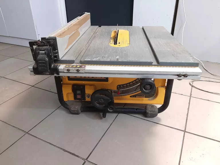 PILARKA STOŁOWA DEWALT DW 745-QS