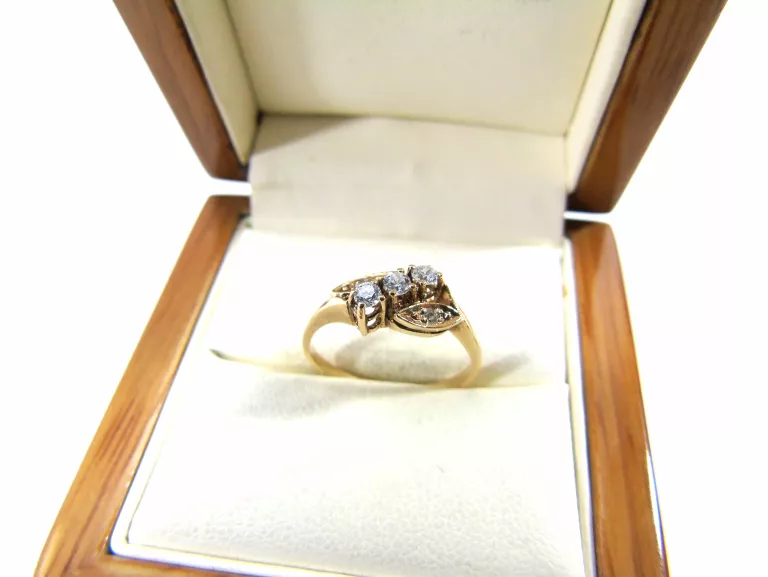 godziwy-zloty-pierscionek-pr585-r14-kamienie-221-128