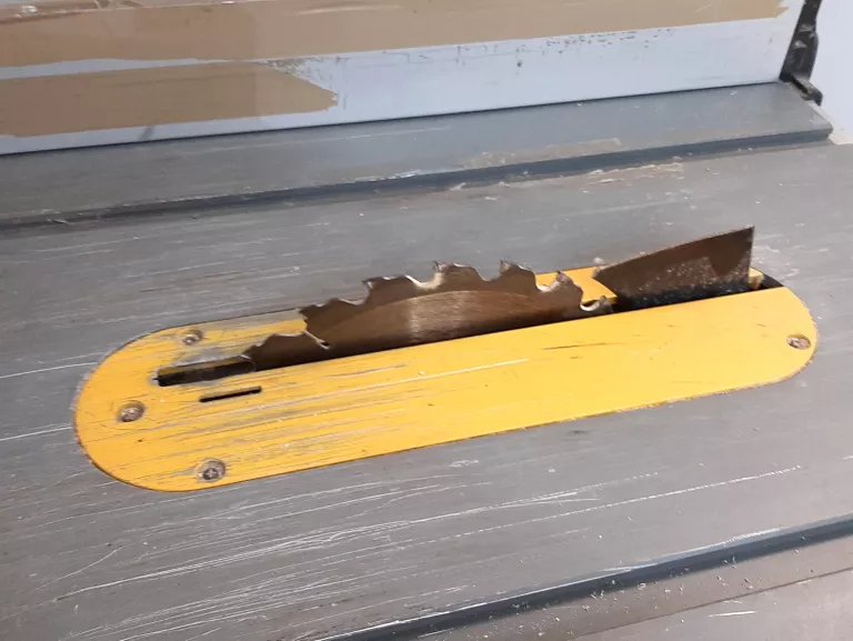 PILARKA STOŁOWA DEWALT DW 745-QS