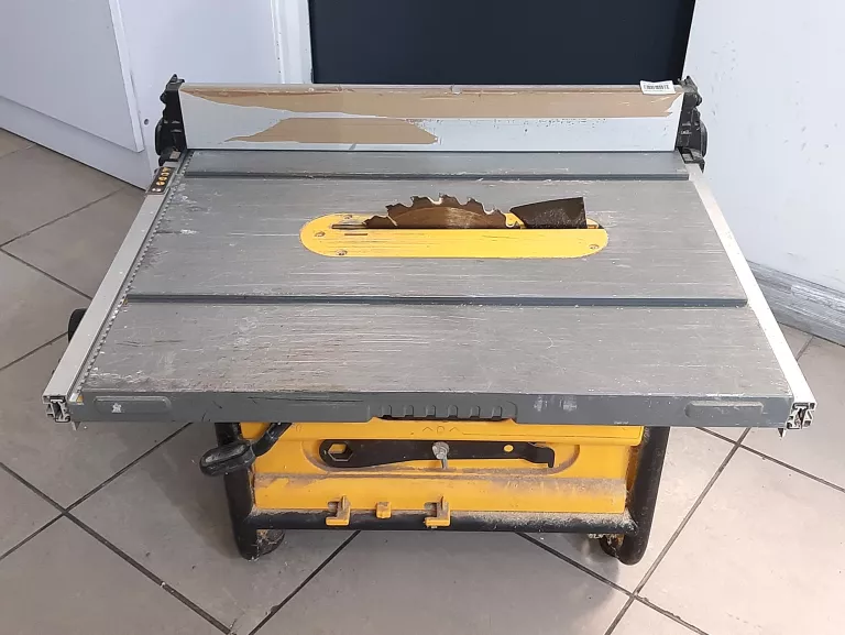 PILARKA STOŁOWA DEWALT DW 745-QS