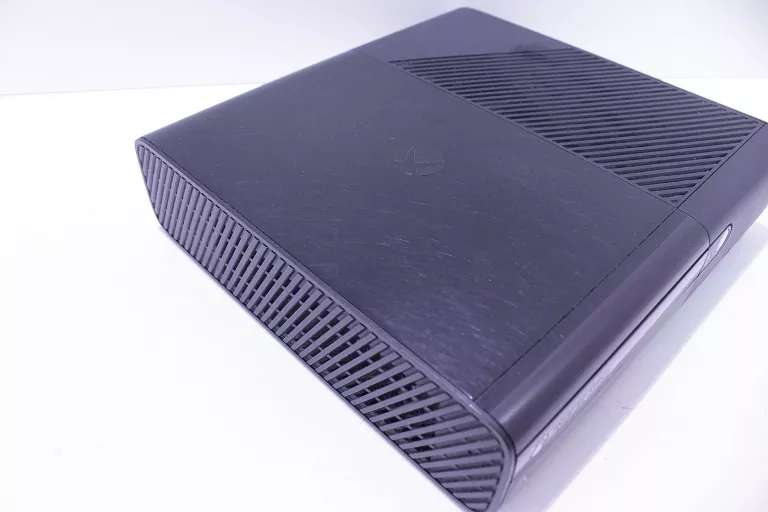 KONSOLA XBOX 360 E 250GB