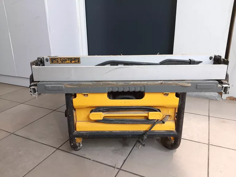 PILARKA STOŁOWA DEWALT DW 745-QS