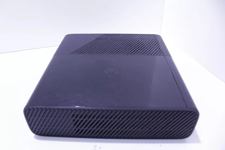 KONSOLA XBOX 360 E 250GB