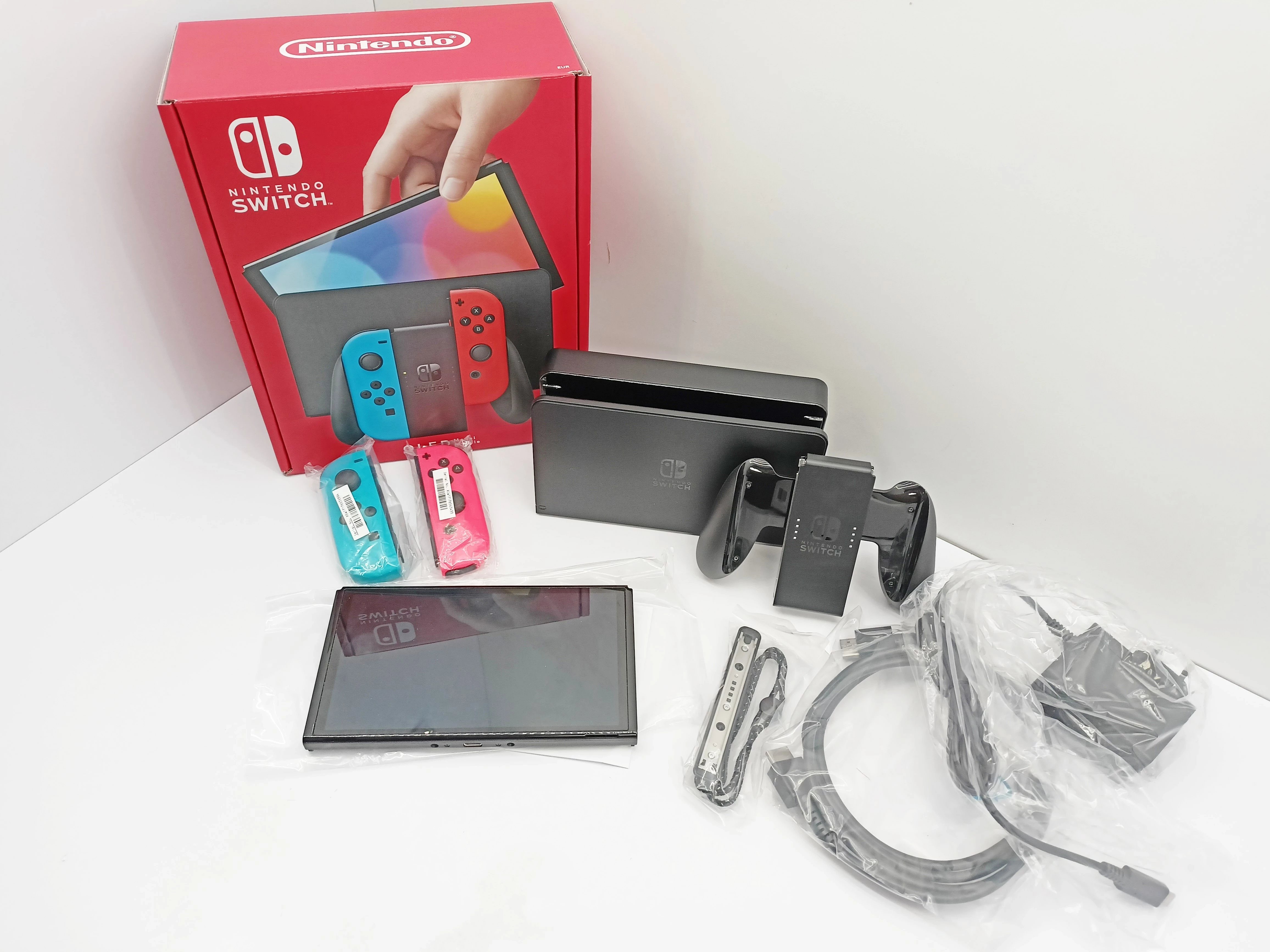 konsola-nintendo-switch-konsola-model-oled-liczba-kontrolerow-w-zestawie-2