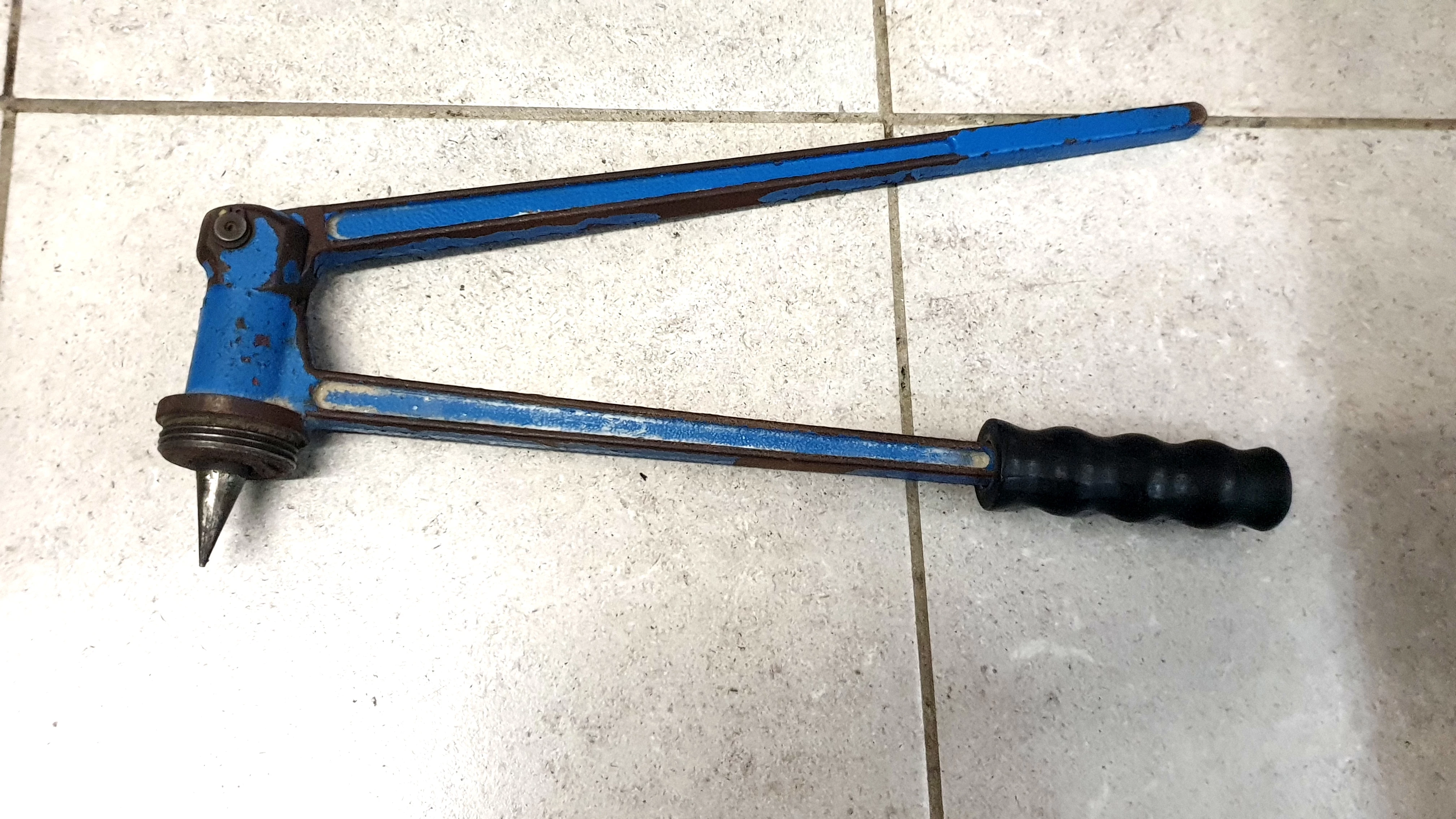 rozpierak-reczny-i-praska-hydrauliczna-z-napedem-noznym-kan-therm-kamieni-marka-kan-therm