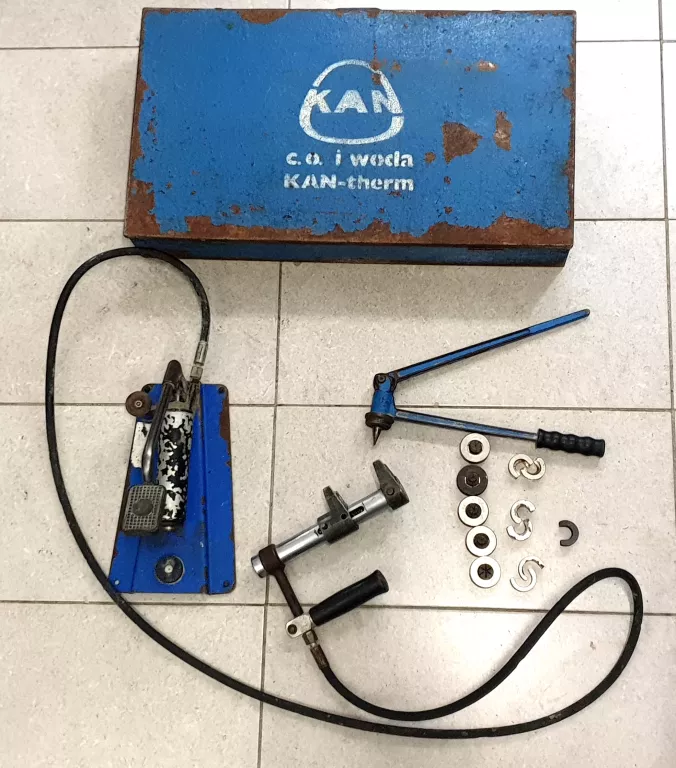 rozpierak-reczny-i-praska-hydrauliczna-z-napedem-noznym-kan-therm-kamieni-warszawska-162-lomianki