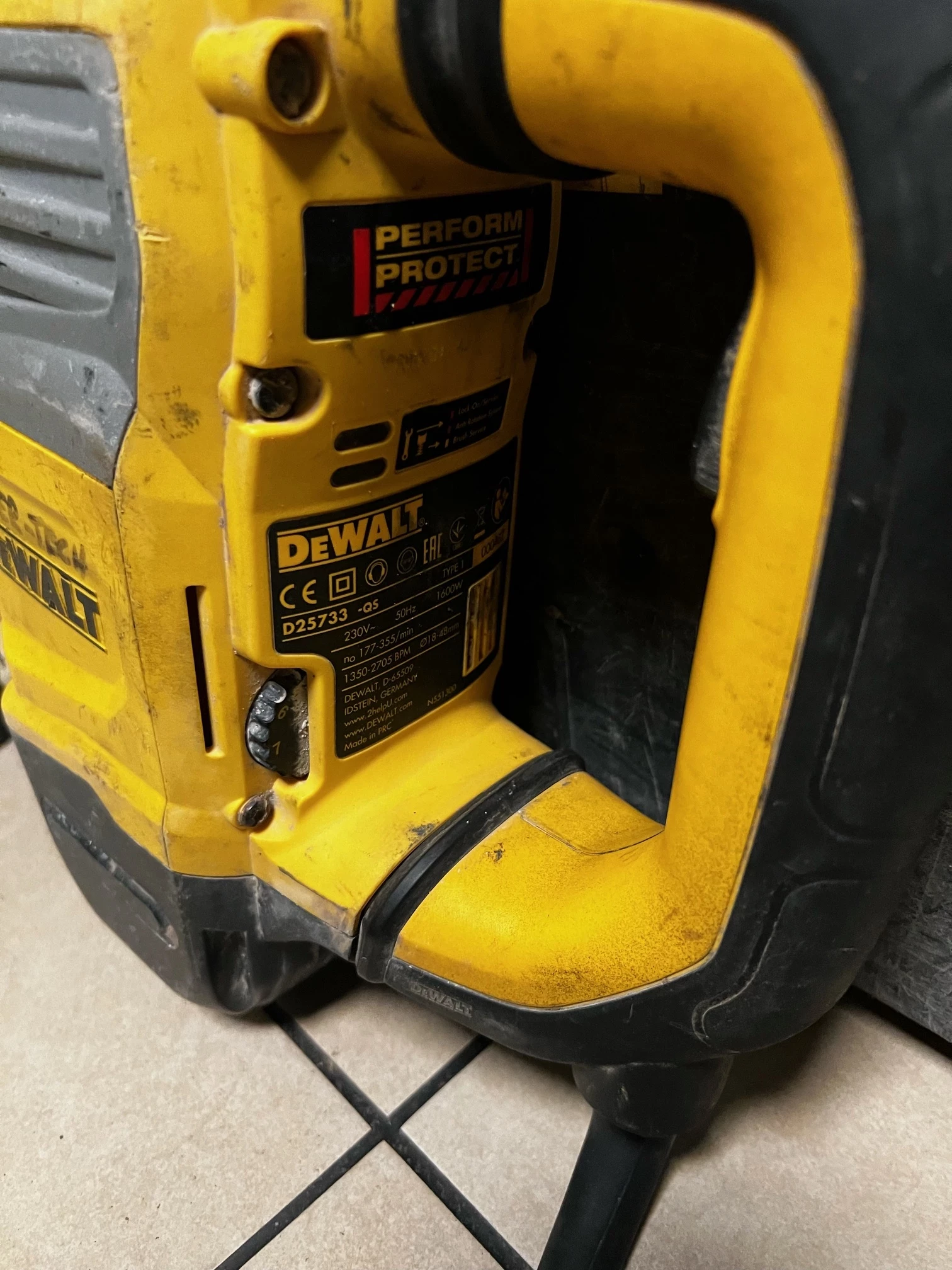 mlot-udarowy-dewalt-d25733-walizka-okazja-product-id