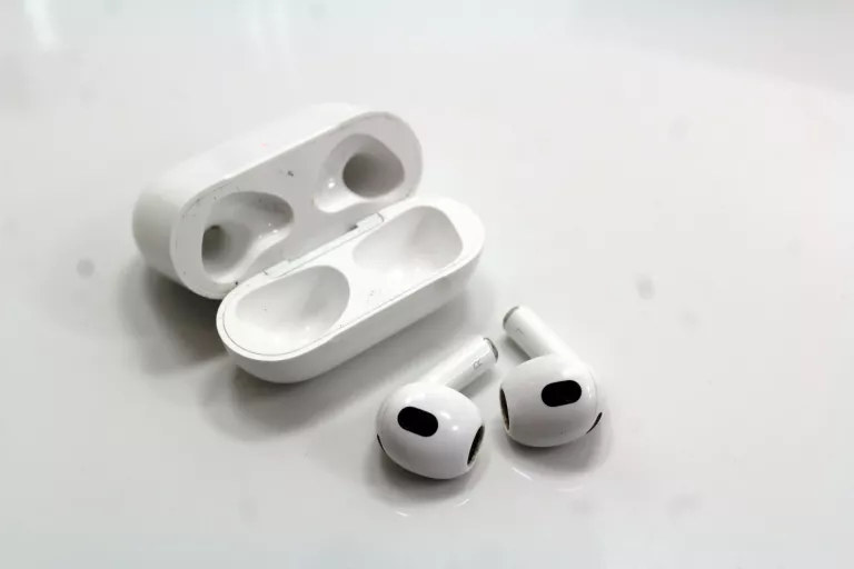 SŁUCHAWKI BEZPRZEWODOWE DOUSZNE APPLE AIRPODS 3