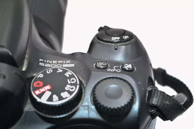 APARAT LUSTRZANKA FUJIFILM FINEPIX S200EXR