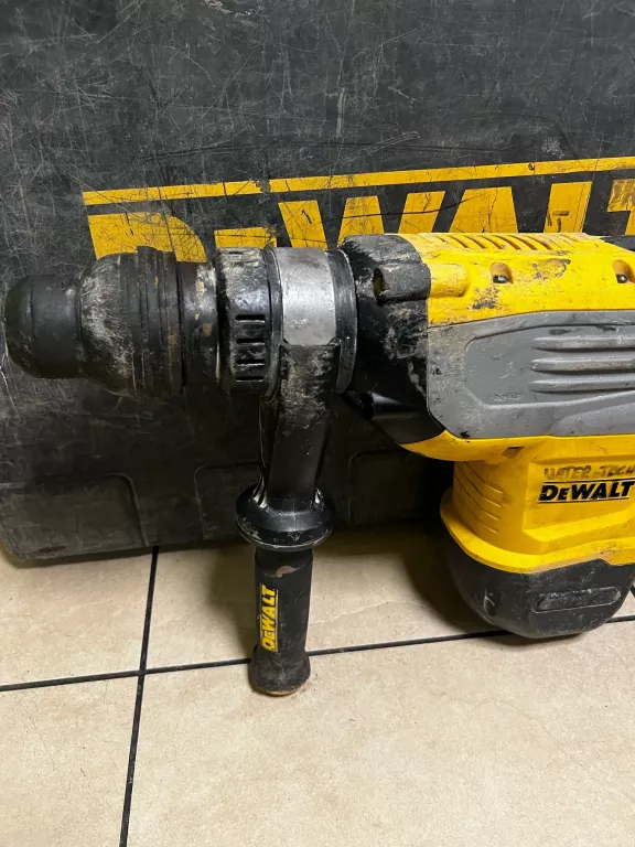 mlot-udarowy-dewalt-d25733-walizka-okazja-marka-dewalt