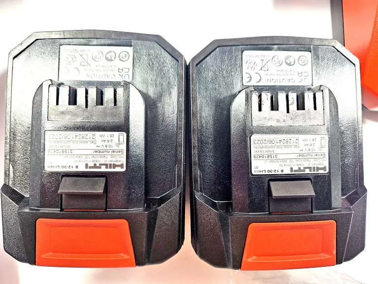 LASER WIELOLINIOWY HILTI PM 30-MG 2 AKUMULATORY ŁADOWARKA STATYW KOMPLET