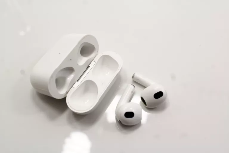 SŁUCHAWKI BEZPRZEWODOWE DOUSZNE APPLE AIRPODS 3