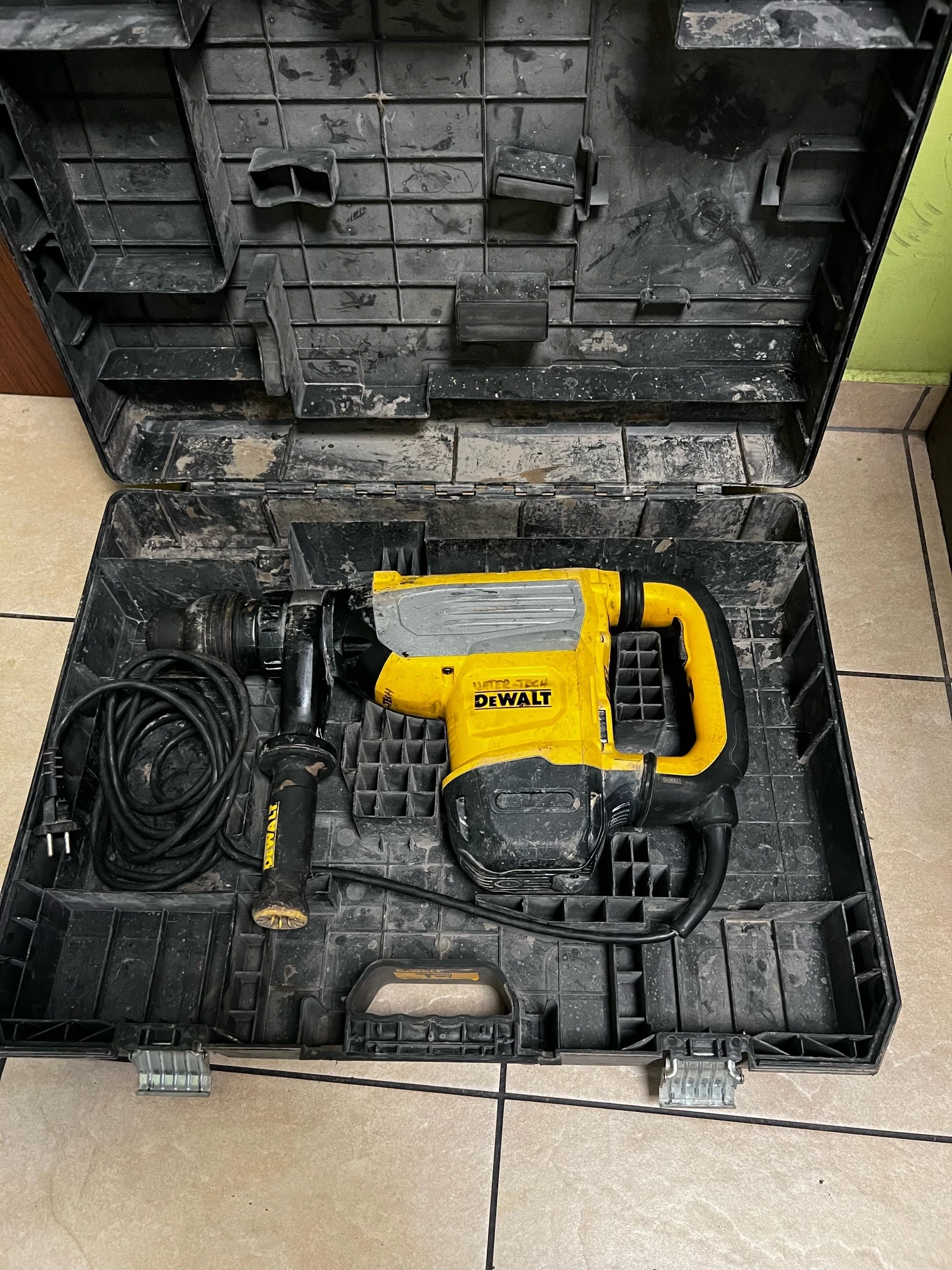 mlot-udarowy-dewalt-d25733-walizka-okazja-rodzaj-uchwytu-sds-max