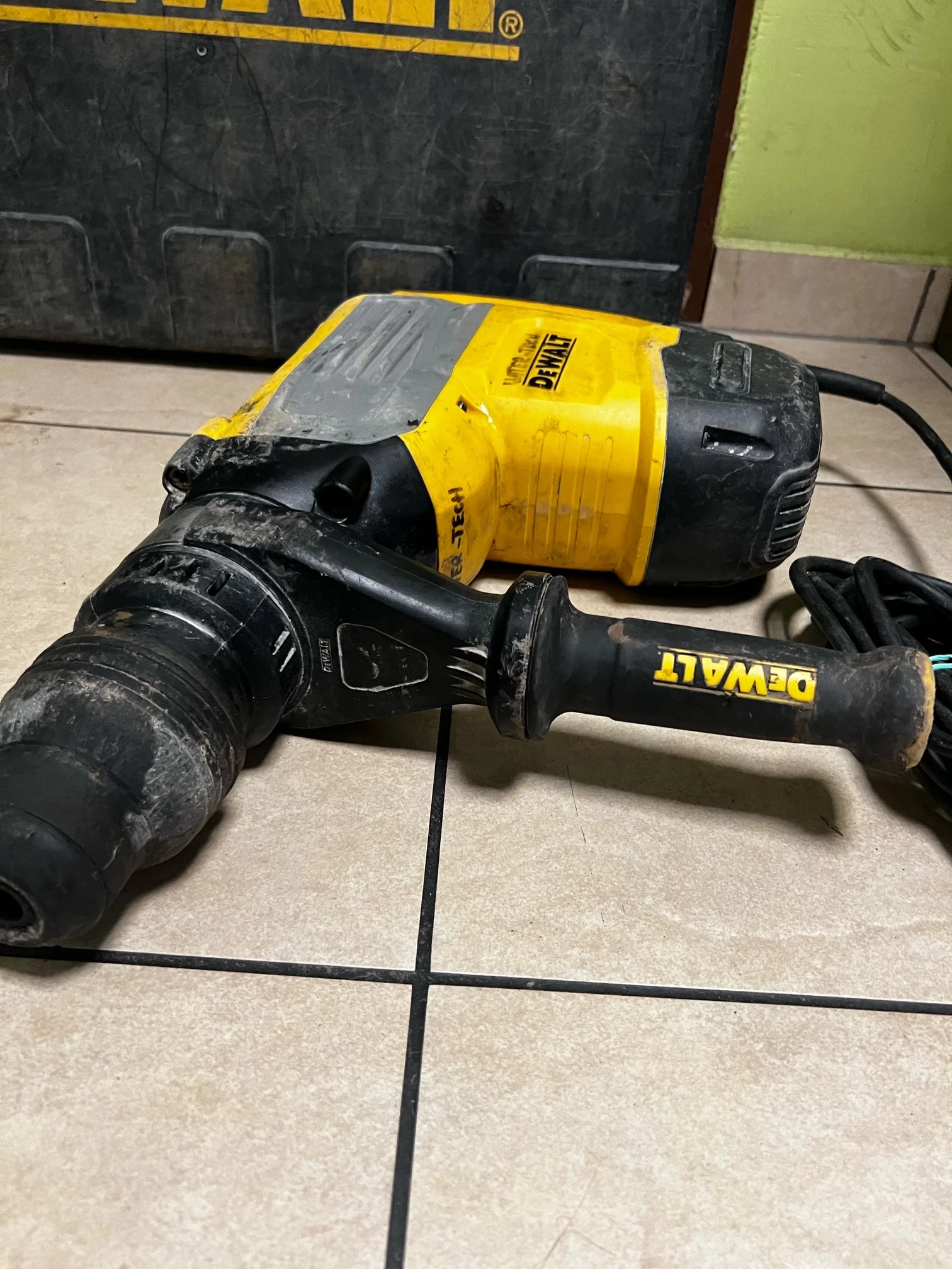 mlot-udarowy-dewalt-d25733-walizka-okazja-3-maja-10-myslenice-kotkiewicz-sj