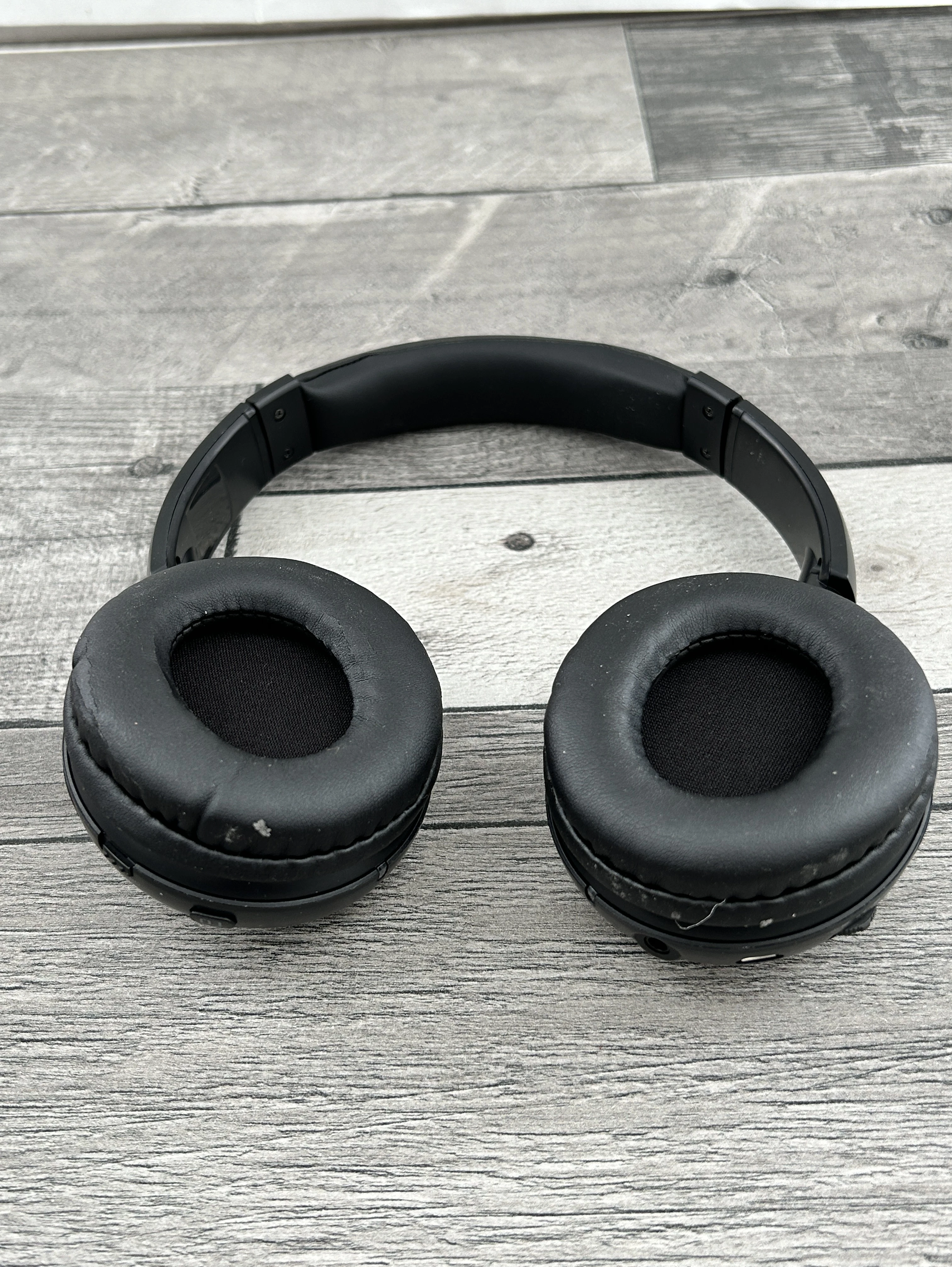 sluchawki-xxy-kolor-dominujacy-czarny