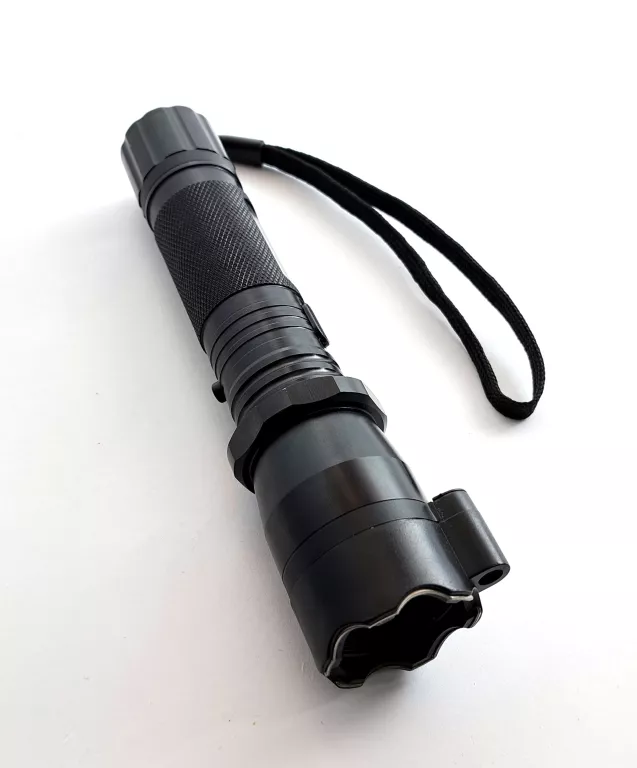 latarka-z-paralizatorem-police-99000kv-kod-producenta-1234