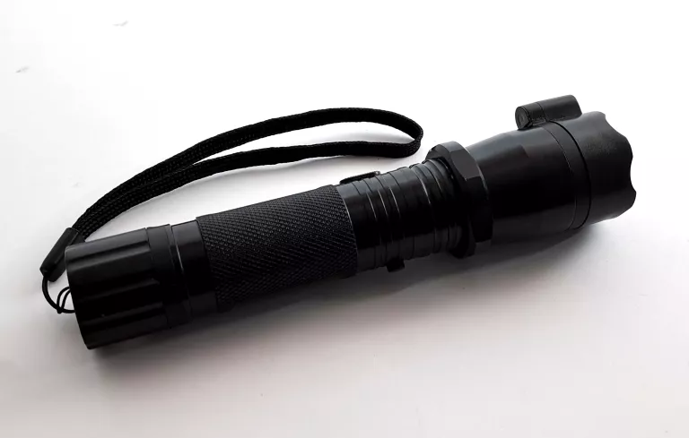 LATARKA Z PARALIZATOREM POLICE 99000KV