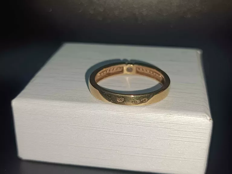 zloty-pierscionek-333-cechy-brak