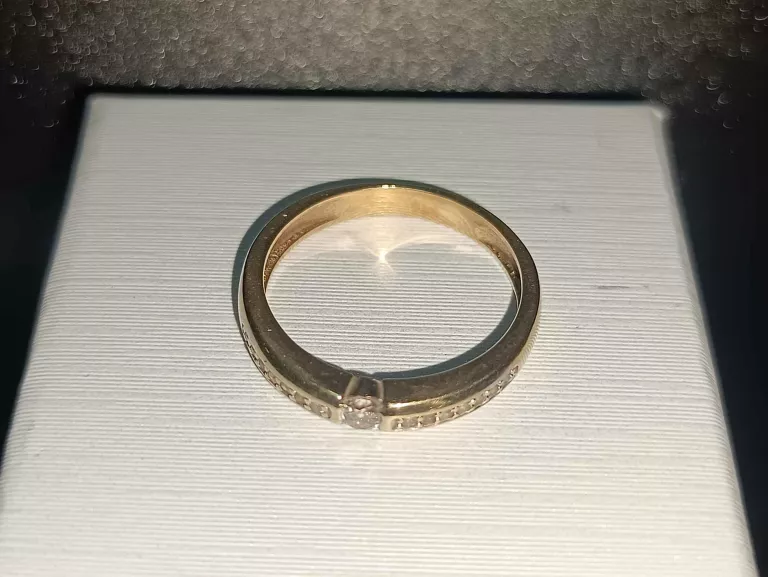 zloty-pierscionek-333-material-zloto