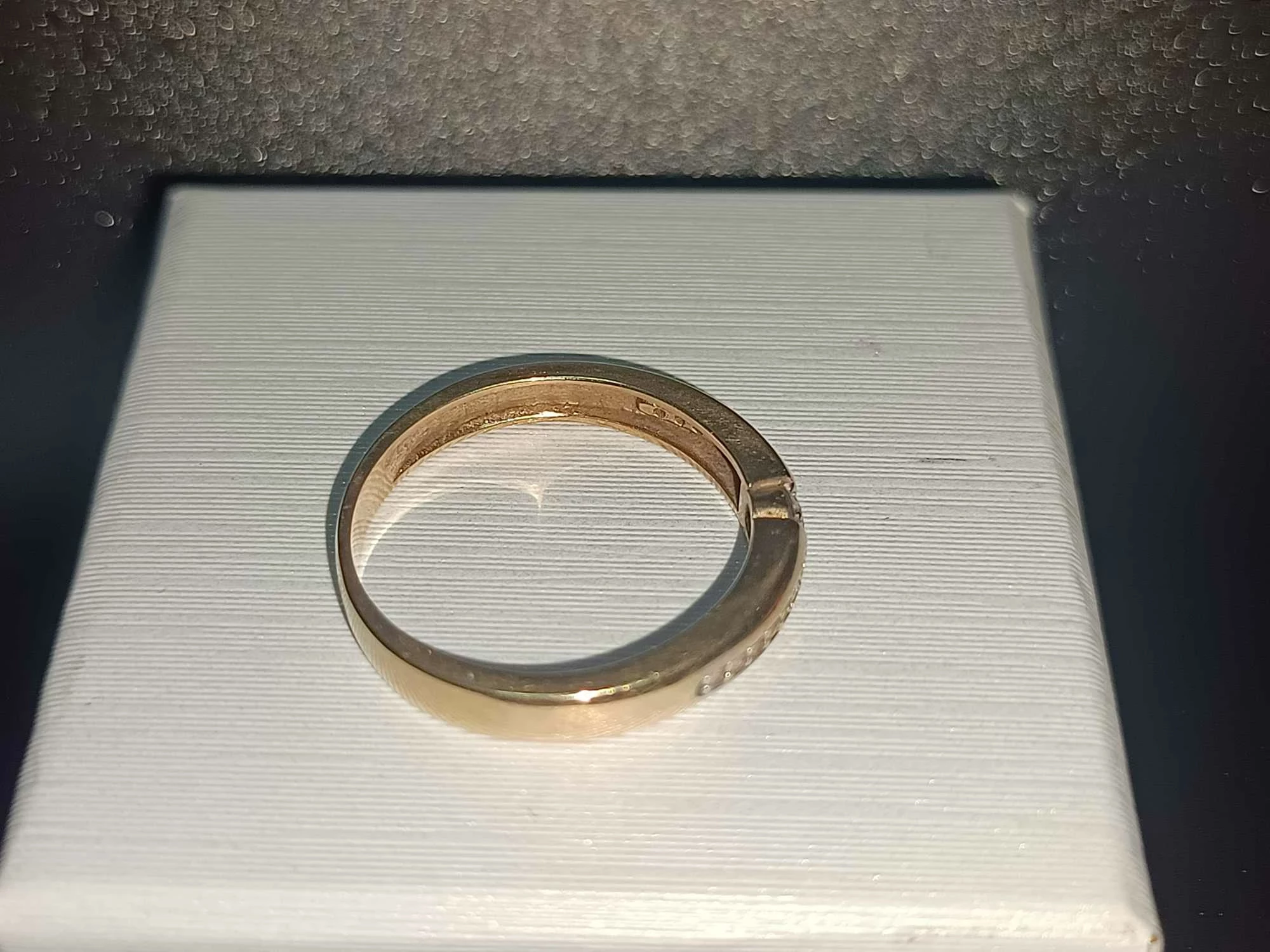 zloty-pierscionek-333-kolor-dominujacy-zloty