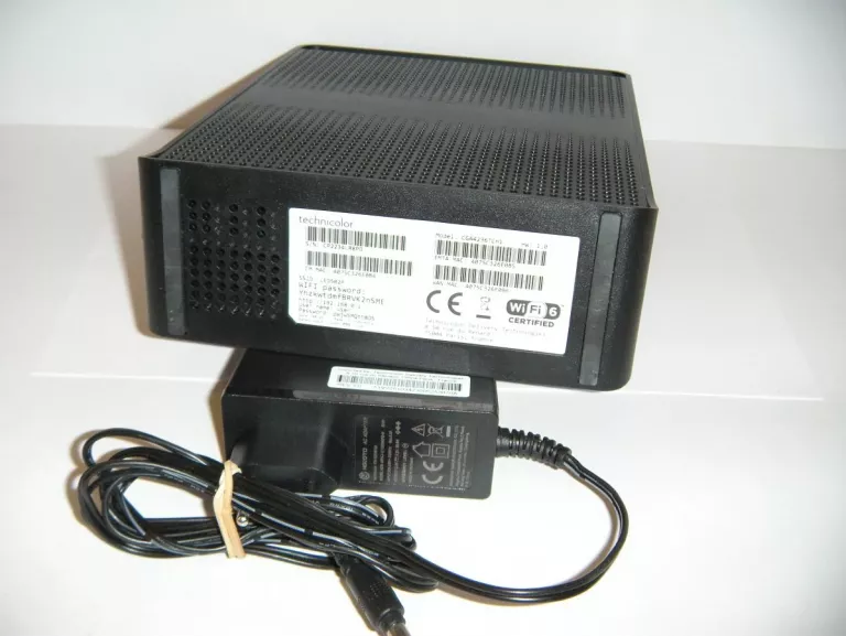 router-technicolor-cga4236-z-zasilaczem-model-cga4236