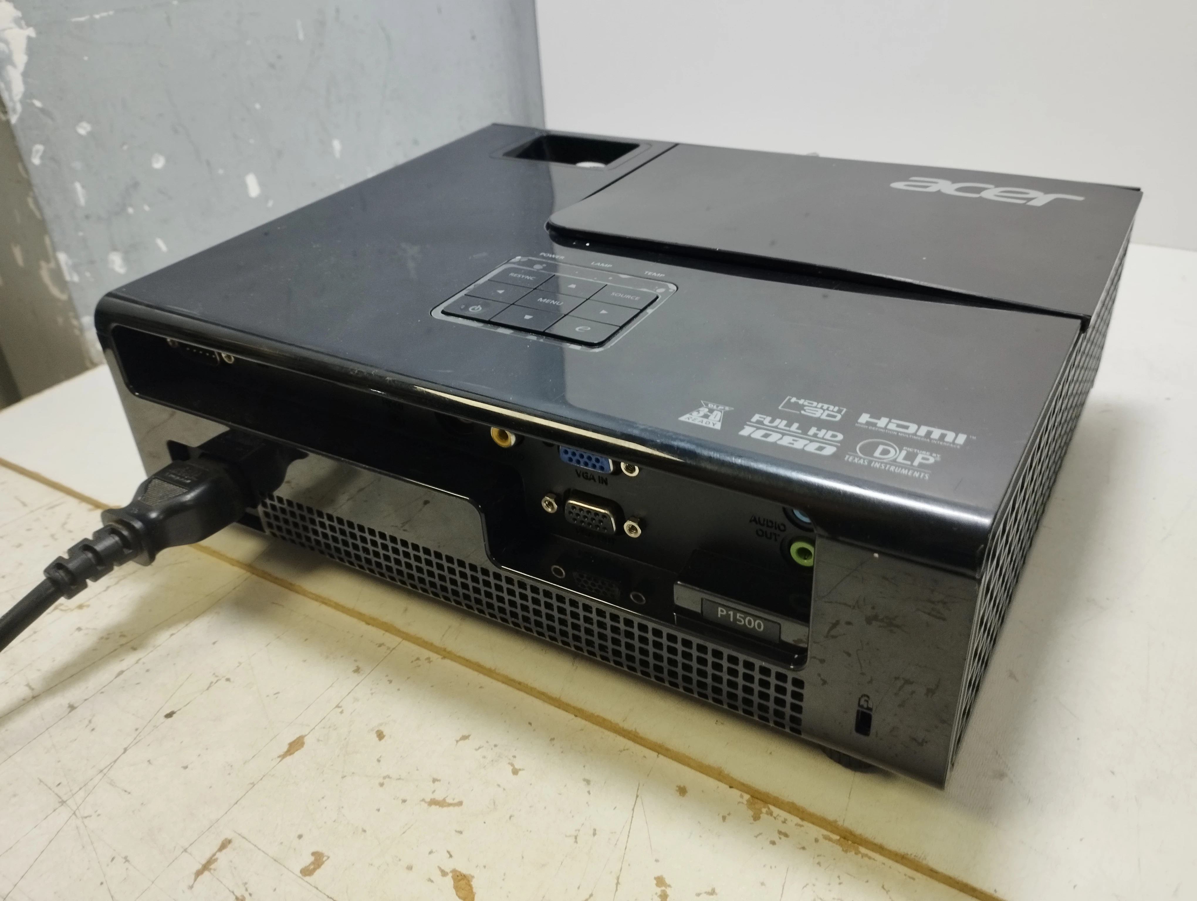 projektor-acer-p1500-dlp-3d-3000-lm-1920x1080-fhd-polecam-stan-uzywany