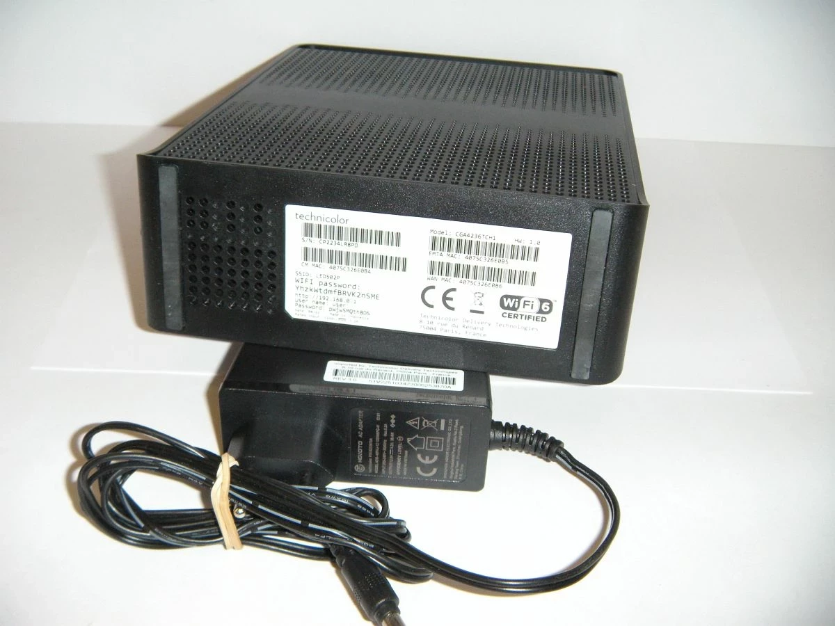 router-technicolor-cga4236-z-zasilaczem-model-cga4236