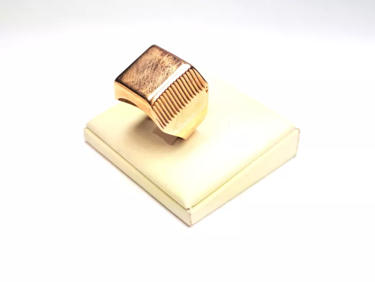 PIĘKNY ZŁOTY MĘSKI SYGNET (P;583 9,23G)