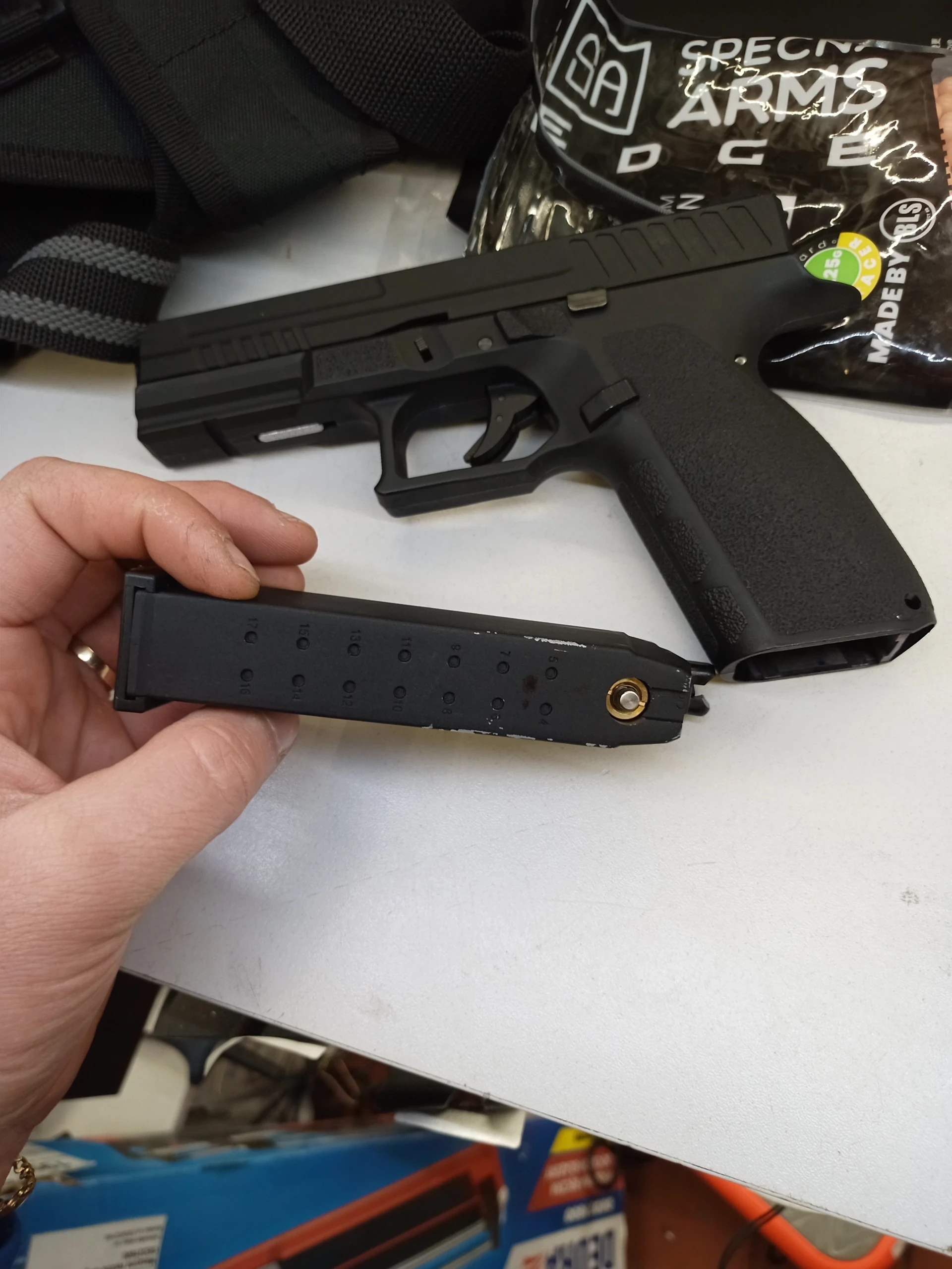 pistolet-asg-kjw-kp-13-czarna-kjw-02-021976-kabura-zestaw-kod-producenta-5902543146281