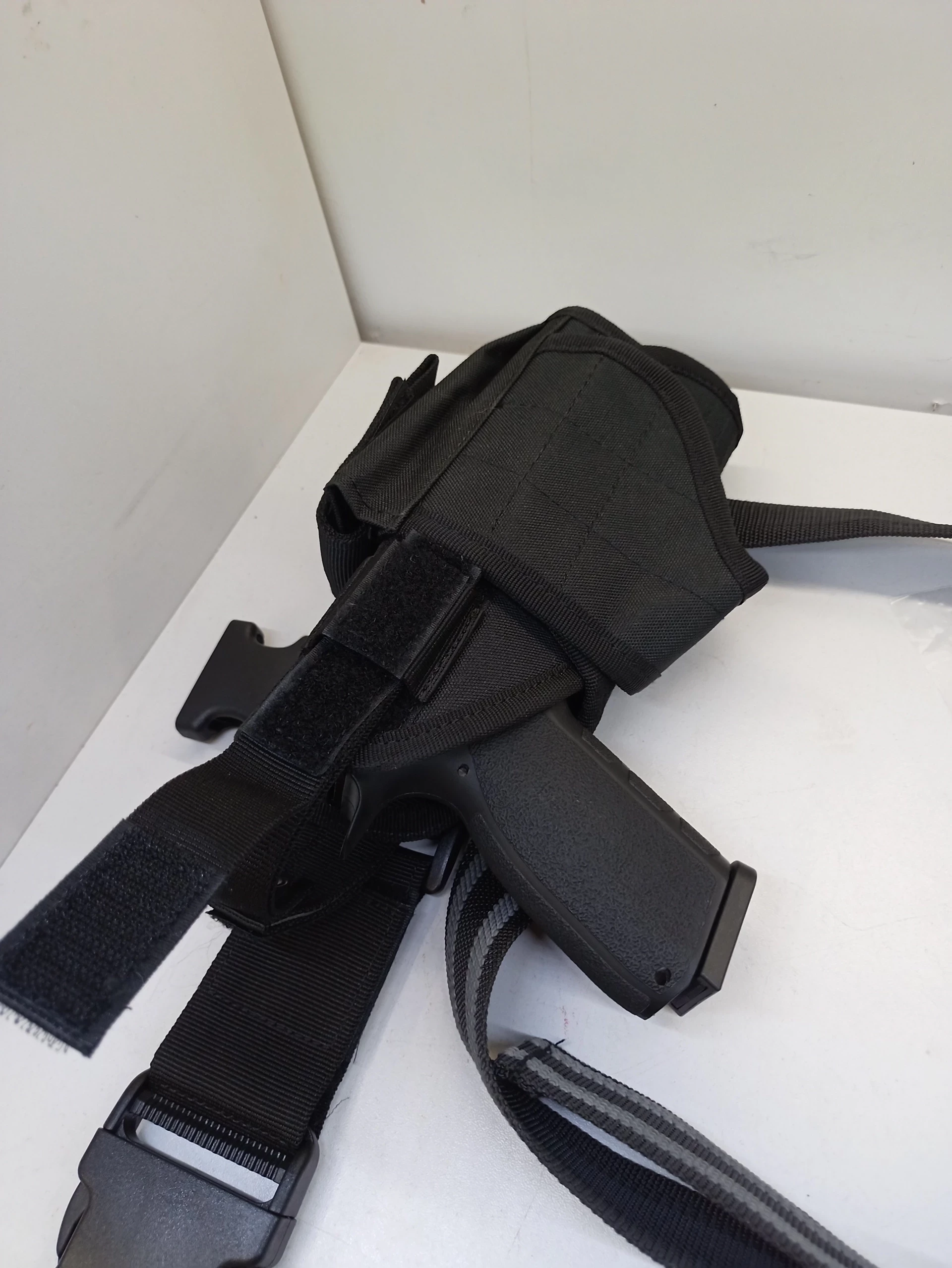 pistolet-asg-kjw-kp-13-czarna-kjw-02-021976-kabura-zestaw-stan-uzywany