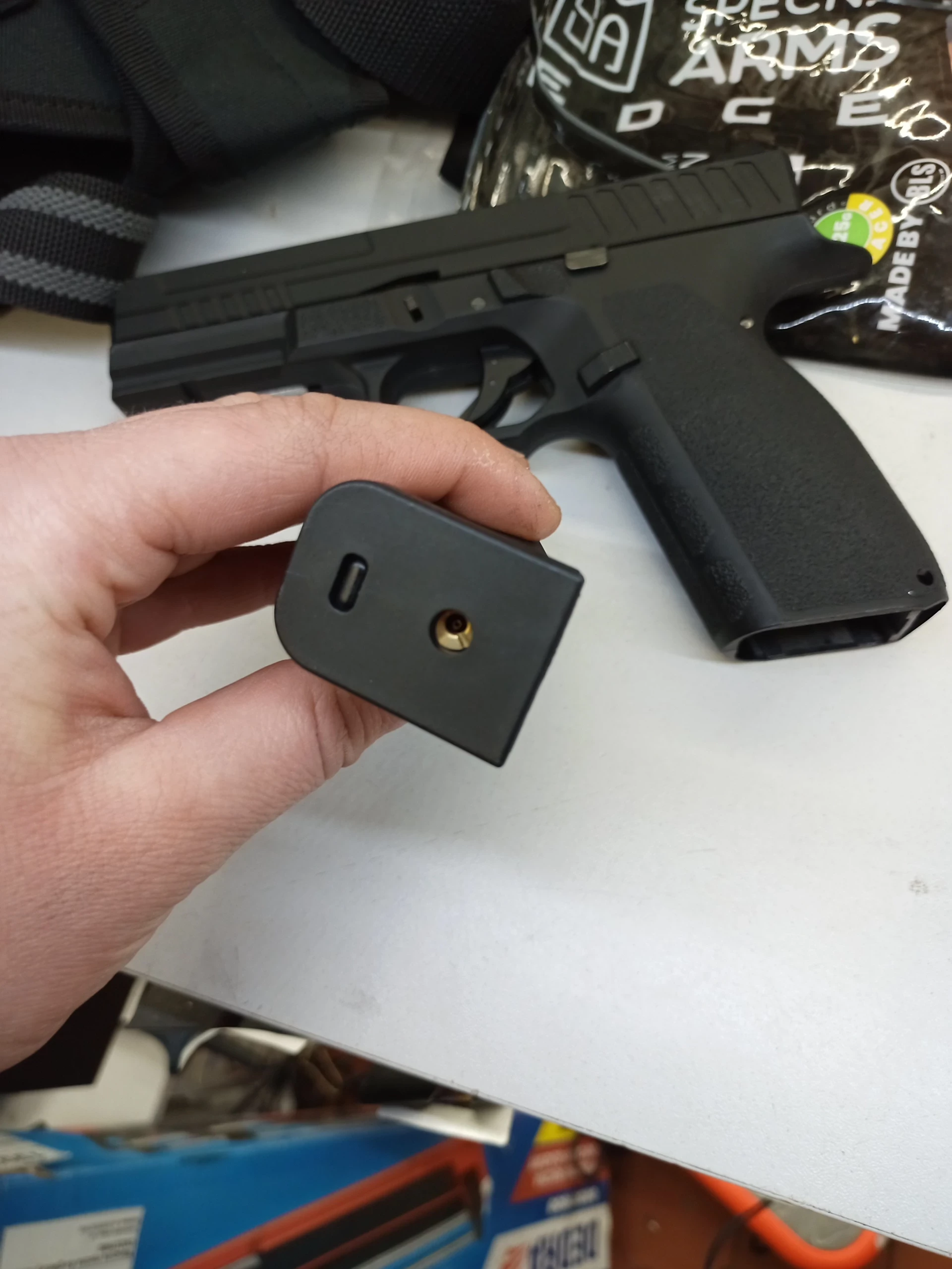 pistolet-asg-kjw-kp-13-czarna-kjw-02-021976-kabura-zestaw-model-kjw