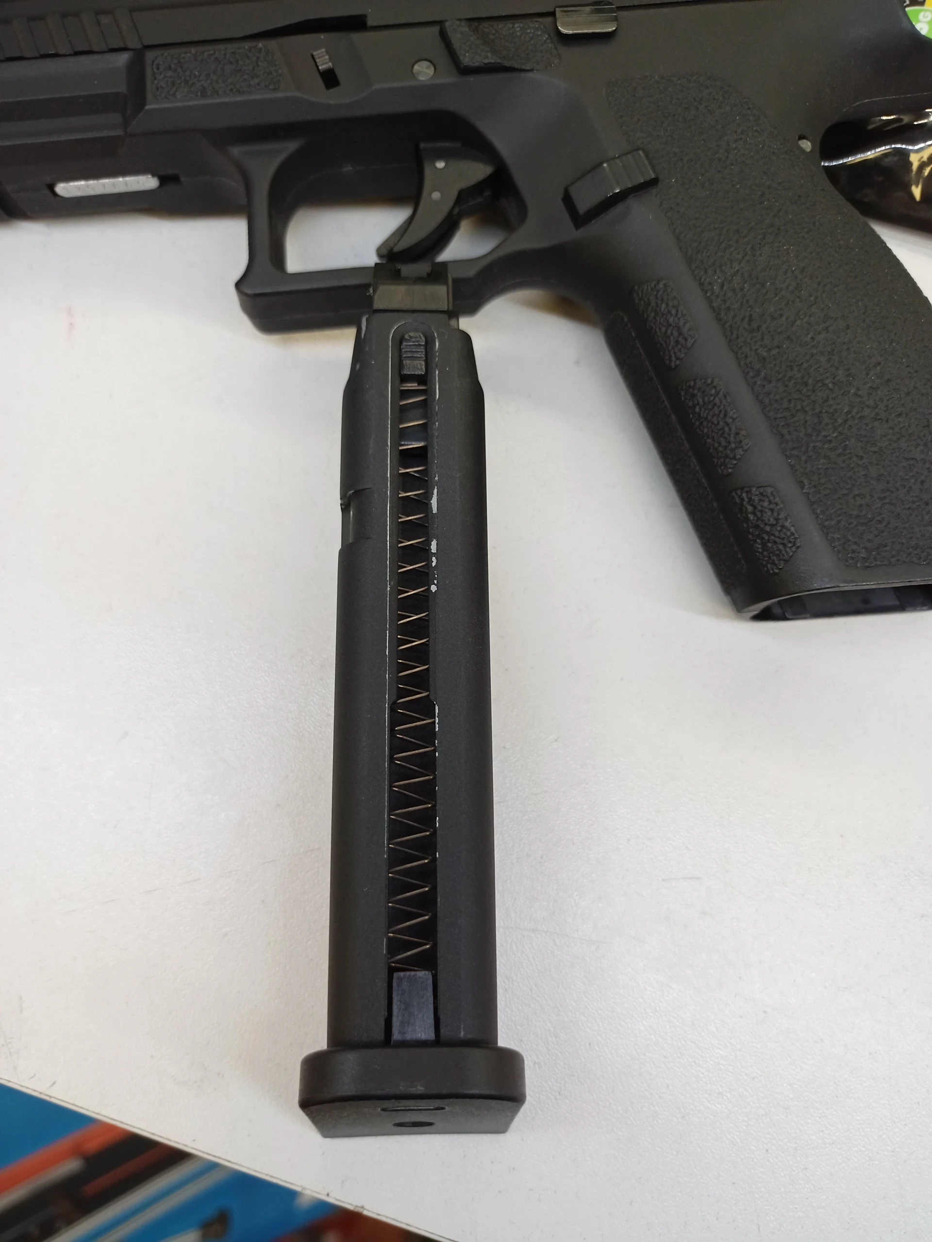 pistolet-asg-kjw-kp-13-czarna-kjw-02-021976-kabura-zestaw-marka-kj-works