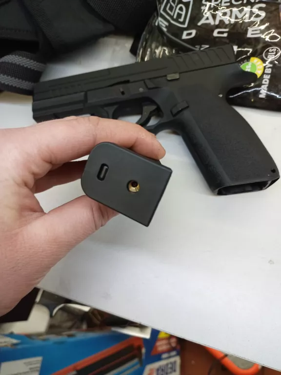 pistolet-asg-kjw-kp-13-czarna-kjw-02-021976-kabura-zestaw-model-kjw