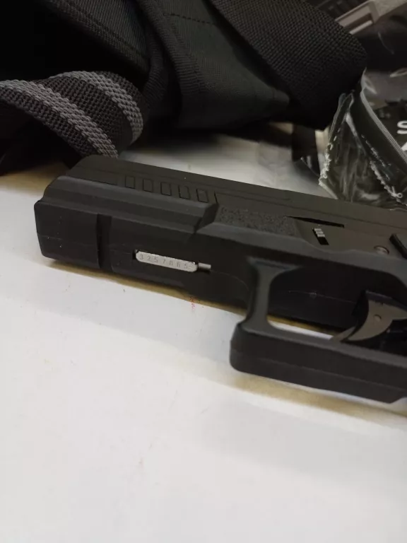 pistolet-asg-kjw-kp-13-czarna-kjw-02-021976-kabura-zestaw-zasilanie-gazowe