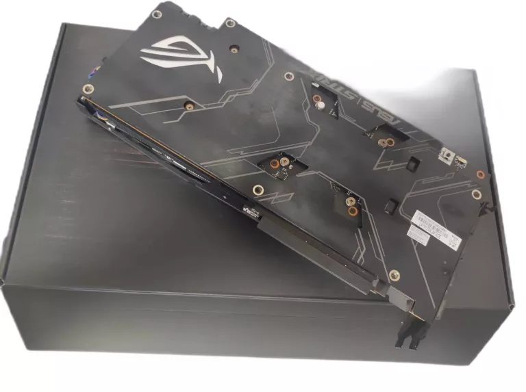 KARTA GRAFICZNA ASUS ROG STRIX GAMING AMD RADEON 5700