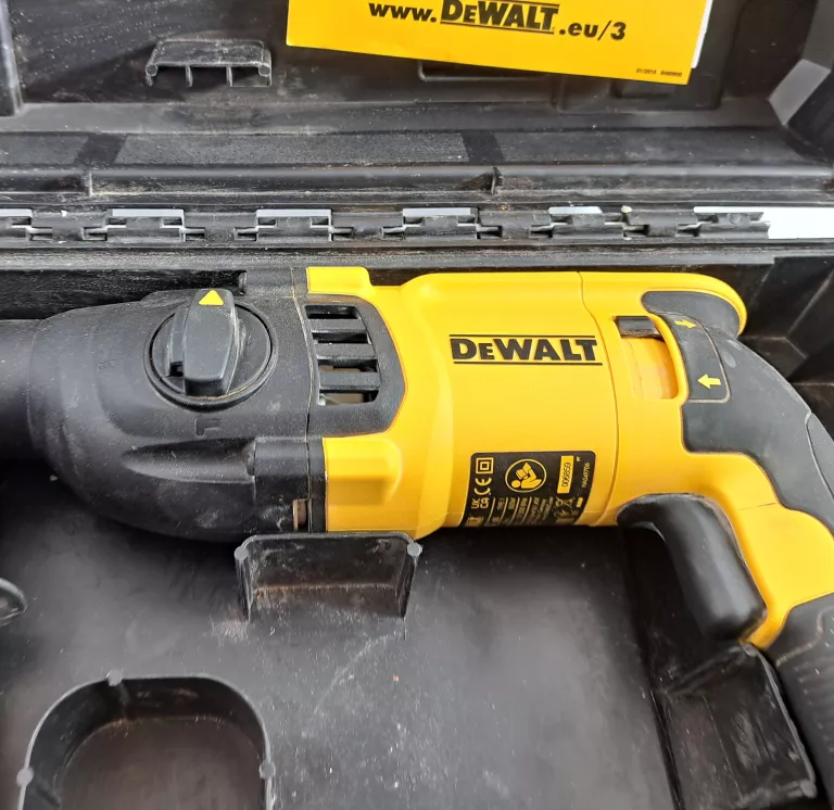 MŁOTOWIERTARKA DEWALT D25133K-QS SDS PLUS 800 W WALIZKA
