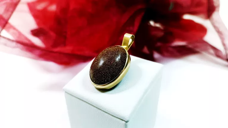 zlota-zawieszka-z-kamieniem-pustynnym-612g583-stan-11323-2