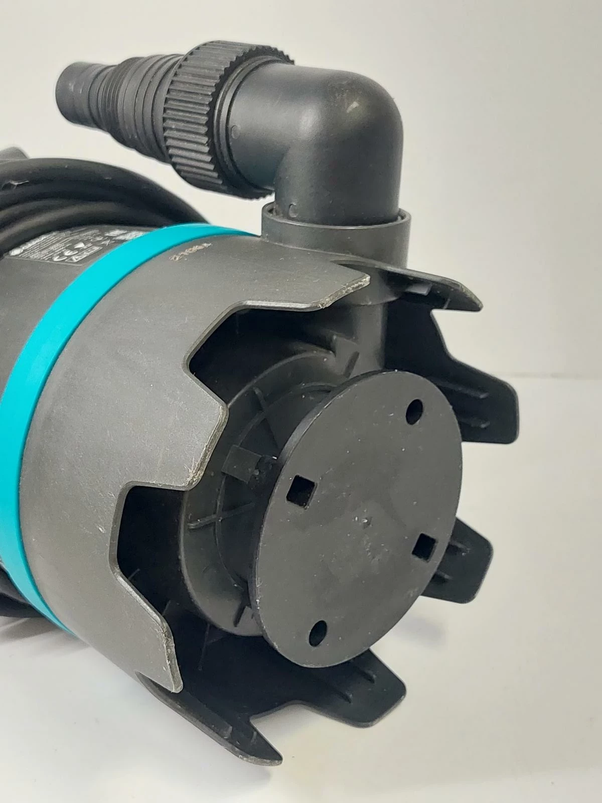 pompa-zanurzeniowa-do-brudnej-wody-gardena-maksymalna-wydajnosc-pompy-8800