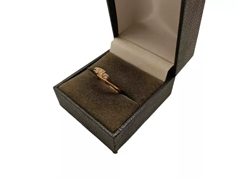 zloty-pierscionek-3-cyrkonie-pr585-r10-208-g-material-15835-2