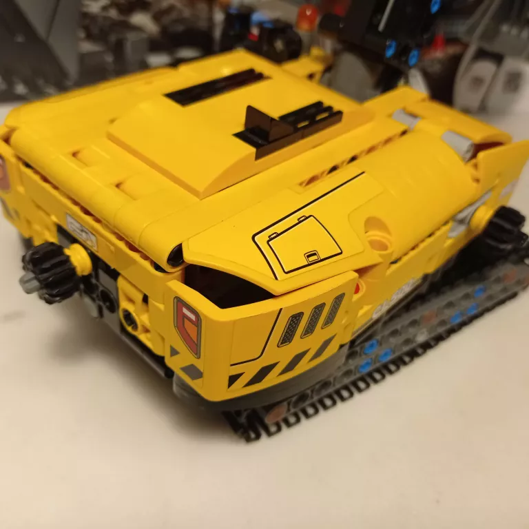 LEGO TECHNIC WYTRZYMAŁA KOPARKA 42121