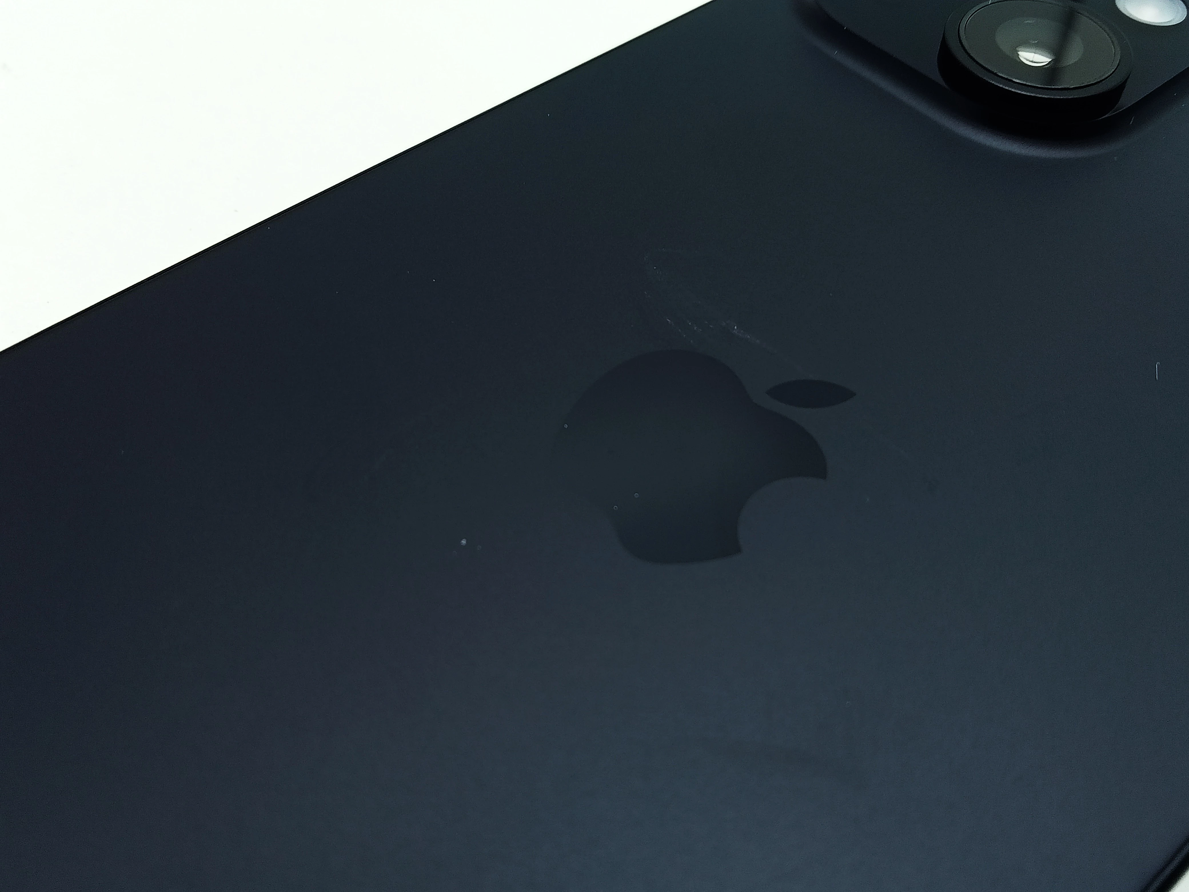 telefon-apple-iphone-15-128gb-czarny-pamiec-ram-6-gb