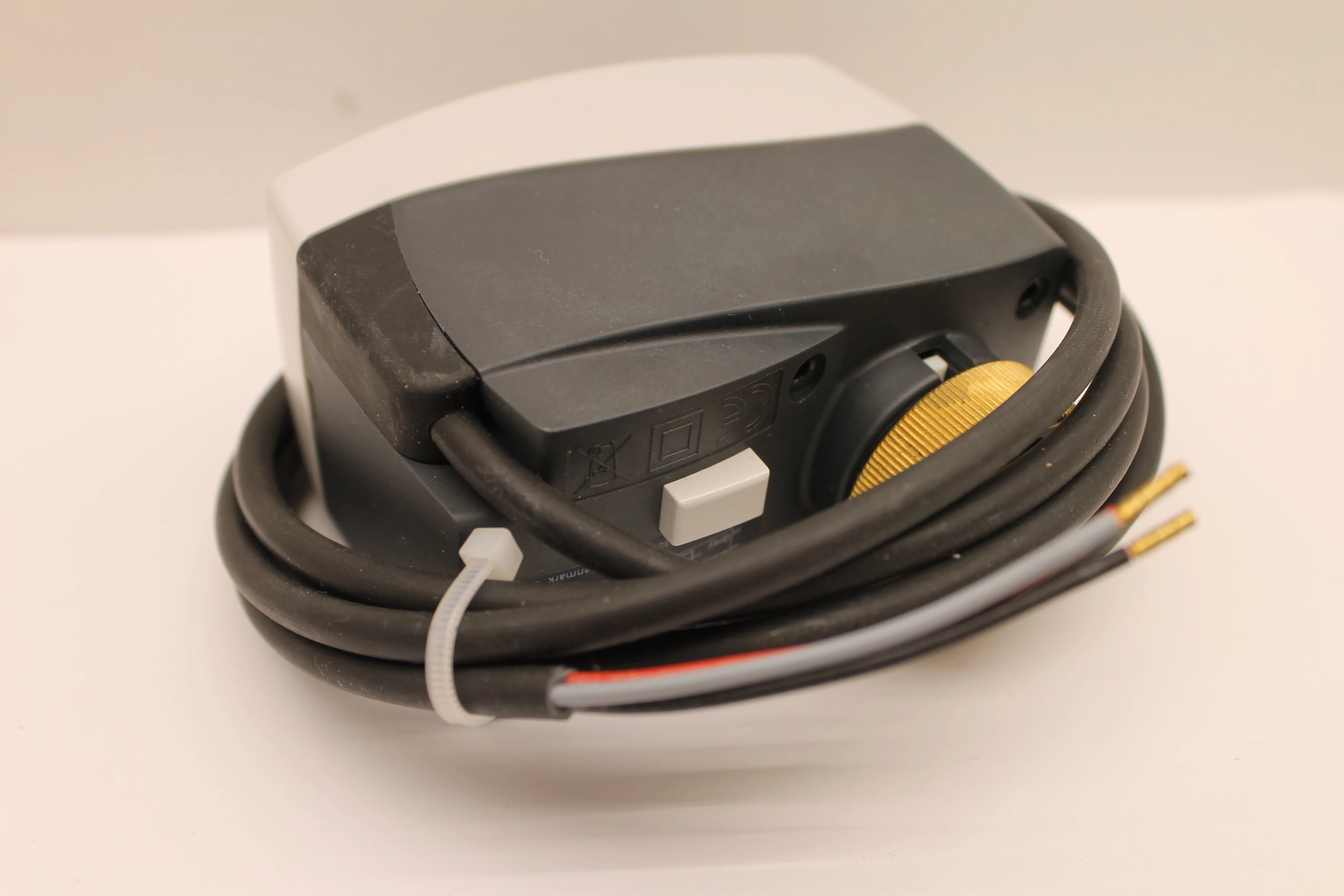 silownik-sterowany-sygnalem-2-punktowym-ami-140-rodzaj-silownik