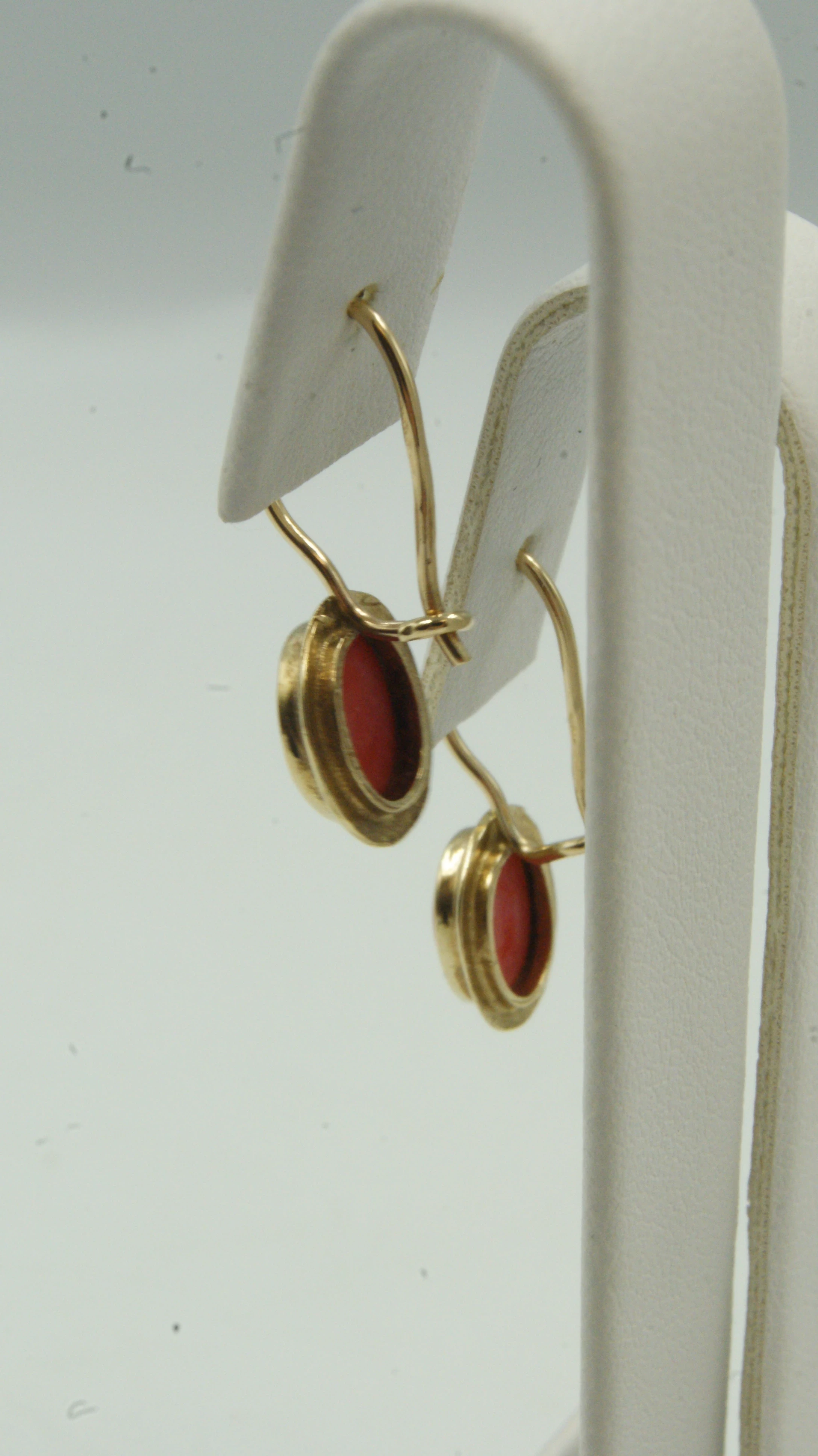 zestaw-zlote-kolczyki-i-zawieszka-z-koralem-247g-333-motyw-inny